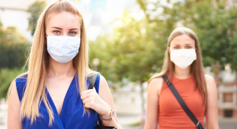 Újabb járványhullámmal néz szembe Franciaország: előkerülhetnek a maszkok
