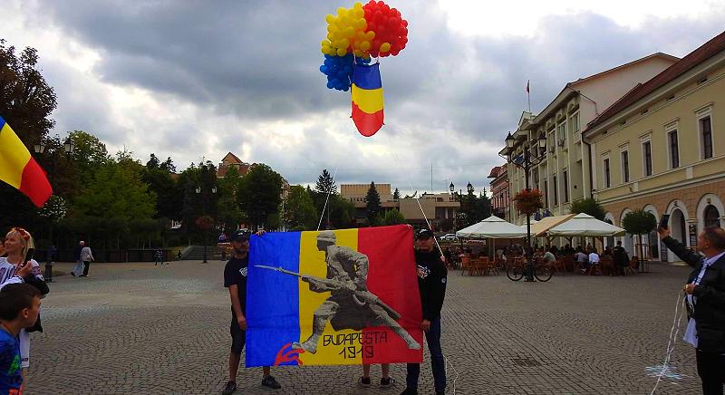 A román zászló elszállt Sepsiszentgyörgyön, a székelyek maradtak