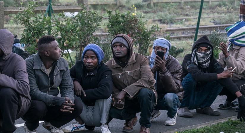 Többségbe kerültek a migrációt elutasítók Franciaországban