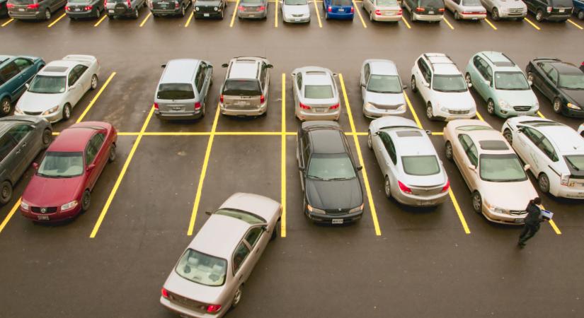 Rossz hír az autósoknak: országszerte emelkednek a parkolási díjak