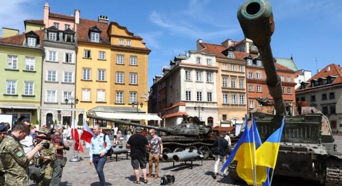 Kilőtt orosz haditechnikát állítottak ki Varsó belvárosában
