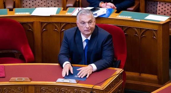 Fizetésemelés: Orbán Viktor kivárta a sorát
