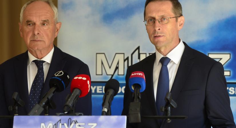 Varga Mihály megígérte: segítenek a rezsiköltségek miatt bajba jutó önkormányzatoknak