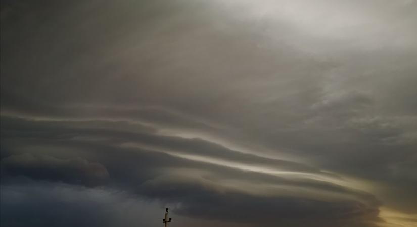 Látványos felhőket láthattunk kedd reggel Veszprém felett