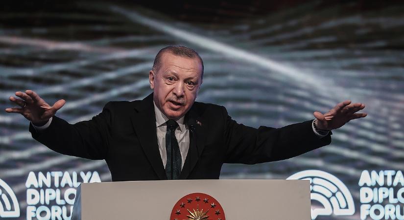 Nehezen állnak kötélnek a törökök, tovább húzódhat a NATO bővítése