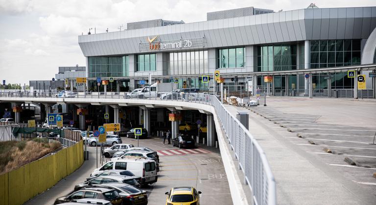 A ferihegyi reptérre bezárva éjszakázott 150-200 utas