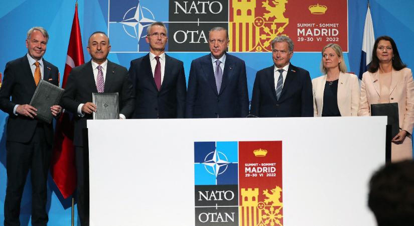 Megszületett a megállapodás: Finnország és Svédország előtt is szabad az út a NATO-ba