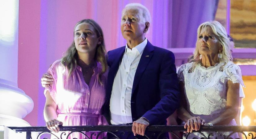 Az oroszok beutazási tiltó listára tették Biden feleségét és lányát