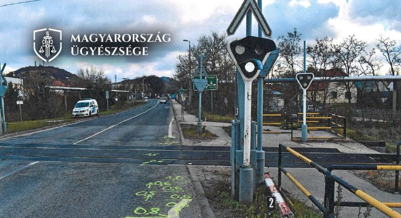 Az Esztergomban sorompót törő kamionsofőr mások életét is veszélybe sodorta