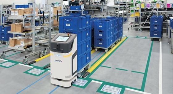 Videón a díjazott robot, amely 260 kilónyi teherrel is magától eltájékozódik a gyárakban