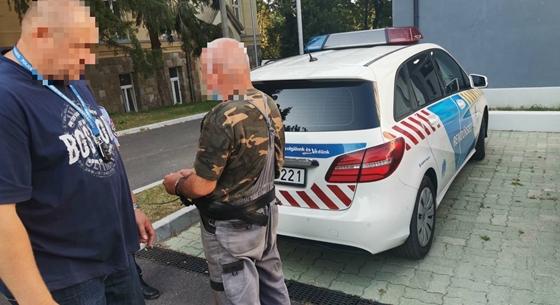 Emberölés kísérletével is gyanúsítják a férfit, aki Molotov-koktélokat hajigált pilisi házakba