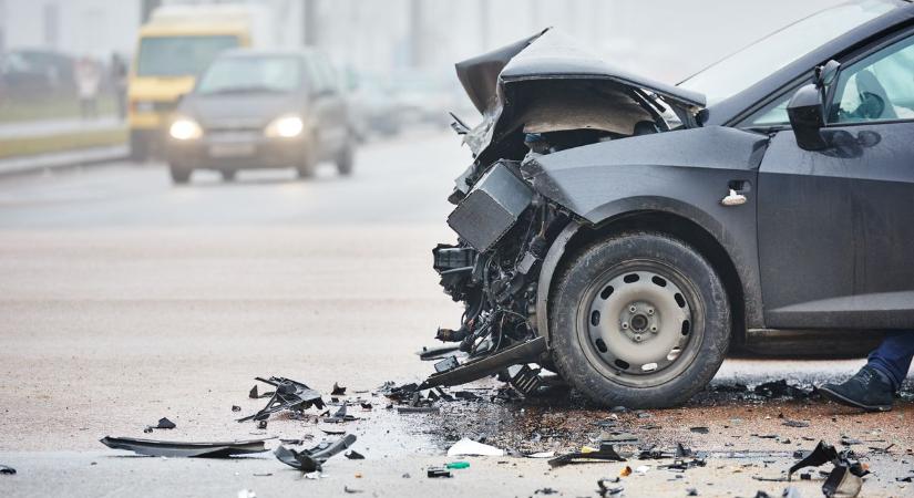 Rábízott autóval szenvedett balesetet az autószerelő