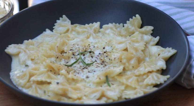 20 perces tészta háromféle sajttal: krémes lesz a gyors ebéd