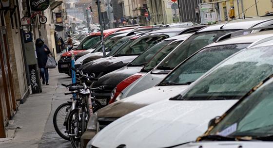 Segítség lenne az iskolások szüleinek, ha csak fél 9-től kellene fizetni a parkolásért Budapesten?