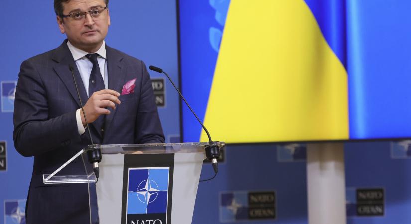 Ukrajna mégis csatlakozna a NATO-hoz