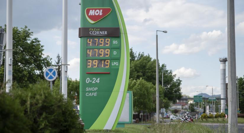 Szlovákiában nincs benzinhiány, mert kevesebbet vezetnek a drága üzemanyag miatt