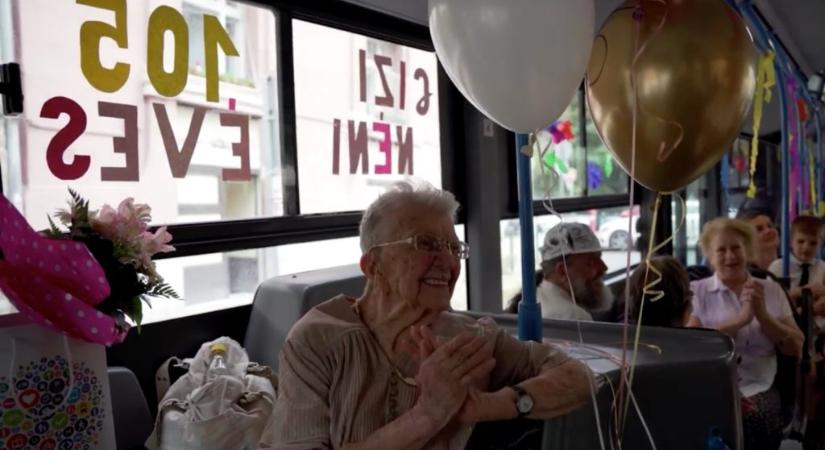 A 105-ös buszon ünnepelte a 105. születésnapját Gizi néni