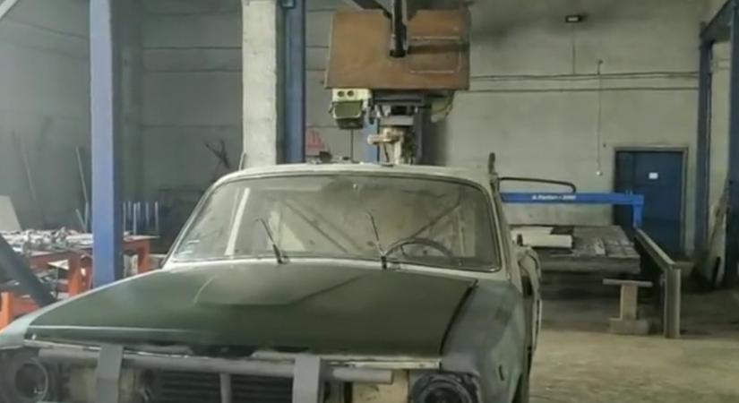 Az ukrán MAD MAX műhely, ahol régi Volgát alakítanak ütőképes harcjárművé