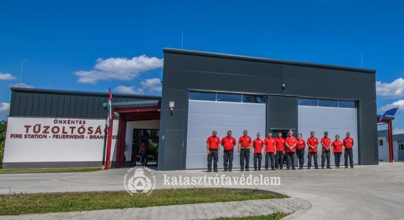 Önállóan beavatkozó önkéntes tűzoltósággá avatták Simontornya tűzoltó egyesületét