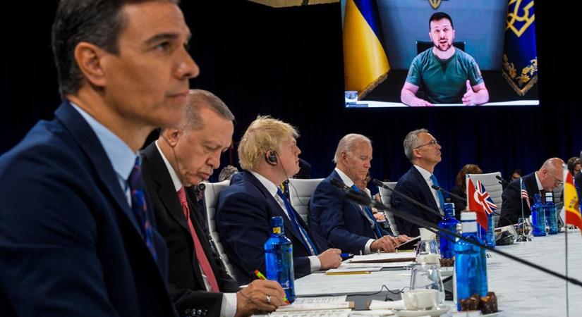 Zelenszkij segítséget kért a NATO-csúcs résztvevőitől az ukrajnai orosz terror megállításához