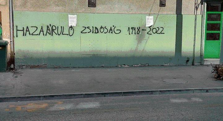 Zsidóságot gyalázó felirat jelent meg egy budapesti lakóház falán
