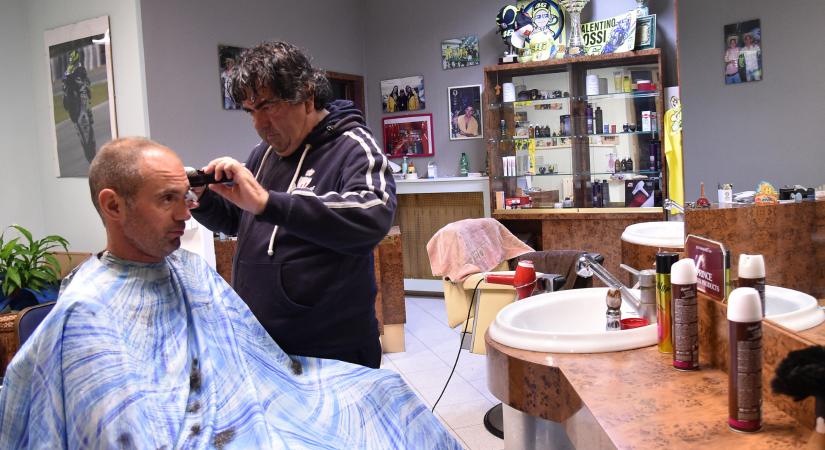Egy olasz polgármester megtiltotta a fodrászoknak a dupla hajmosást a fojtogató vízhiány miatt