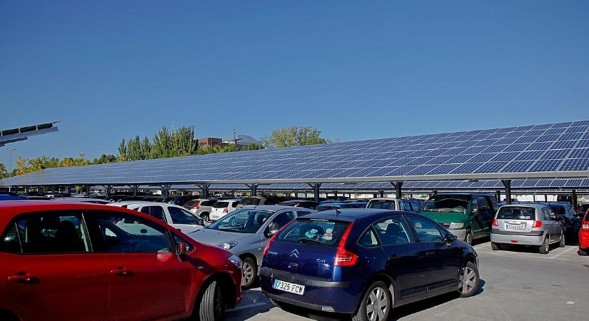 Gigantikus napelemes erőmű építhető a szabadtéri parkolótetőkön