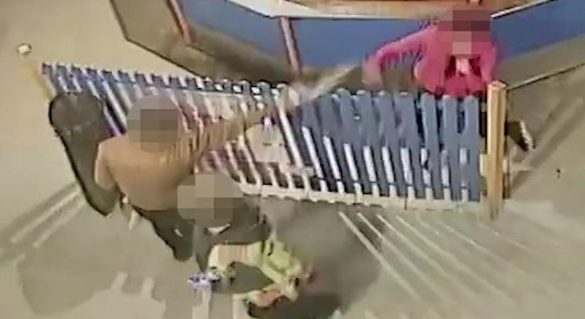 Fröccsel locsolkodott, biztonsági őrt bántalmazott egy férfi a tatabányai büfénél (videó)
