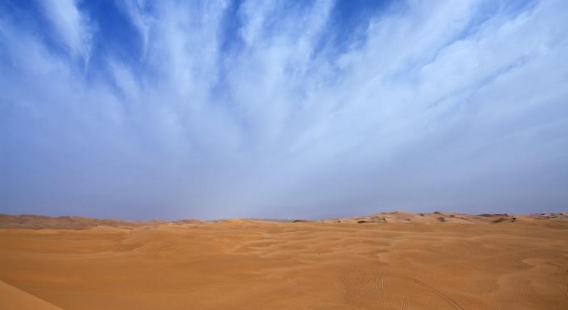Eltévedt és szomjan halt húsz ember a líbiai sivatagban