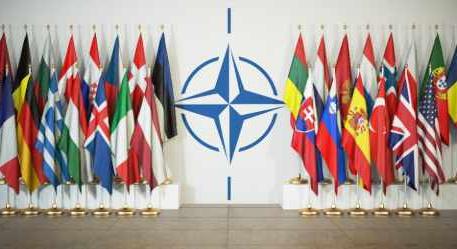 NATO főtitkár: Kína jelentősen bővíti katonai erőit, saját állampolgárait is fejlett technológiával ellenőrzi