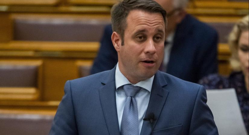 Dömötör Csaba: mit keres a DK a parlamentben, ha törvénytelennek tartja a kormányt?