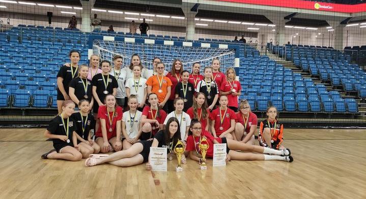 Kézilabda: ezüstöt és bronzot szereztek a HLKC-s lányok Debrecenben