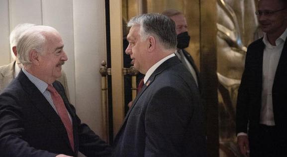 Mit üzent Orbán Viktor a NATO-csúcs kezdete előtt?