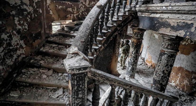 Háborús bűncselekménynek minősítették Mariupol színházának lebombázását