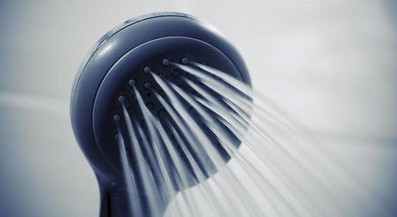 Ingyen zuhanyozhatnak a solymáriak a Gyarmati Dezső Uszodában