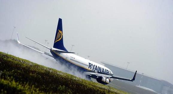 Előbukkant egy ismeretlen fogyasztóvédelmi egyesület, amelyik pereli a Ryanairt