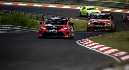 A magyar páros a Toyota gyári csapatát is maga mögé utasította a Nürburgringen