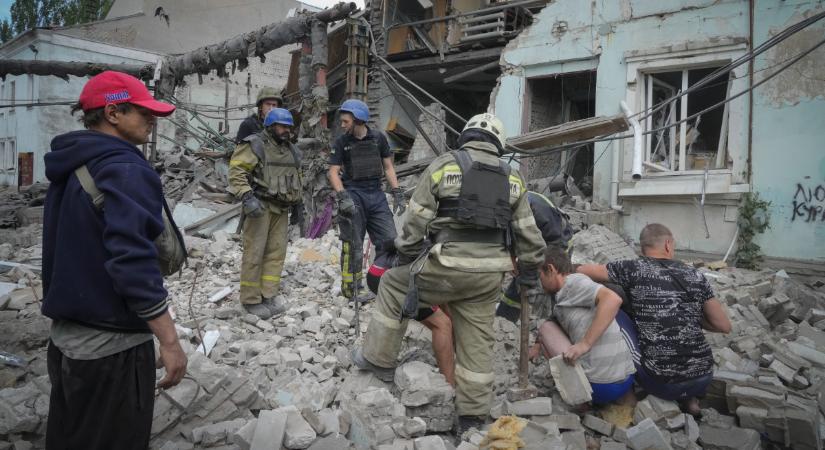 Szüntelen bombazáporban - ilyen a helyzet Liszicsanszk végnapjaiban