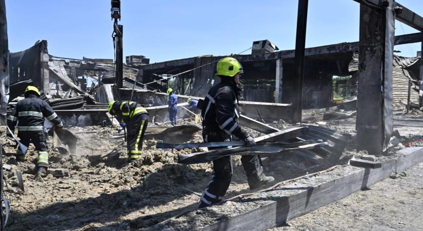 Human Rights Watch: Nem igaz, hogy az oroszok Kremencsuk bombázásakor ne tudtak volna a plázában lévő civilekről
