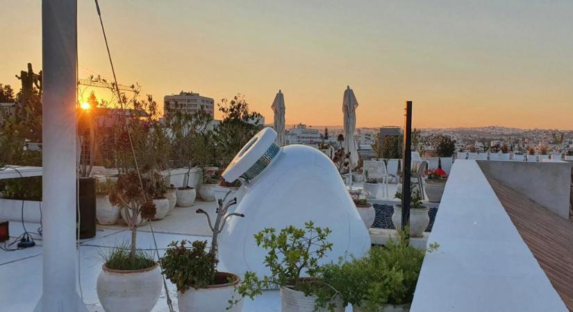 Napi 20–30 liter tiszta ivóvizet állít elő levegőből és napfényből egy, a vízhiányos Tunéziában fejlesztett eszköz
