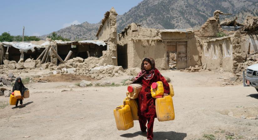 Törzsi vezetők és vallástudósok tárgyalnak az afgán lányok iskoláztatási tilalmáról