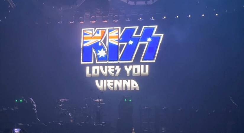 Ausztria helyett Ausztrália zászlaját vetítette ki bécsi koncertjén a Kiss