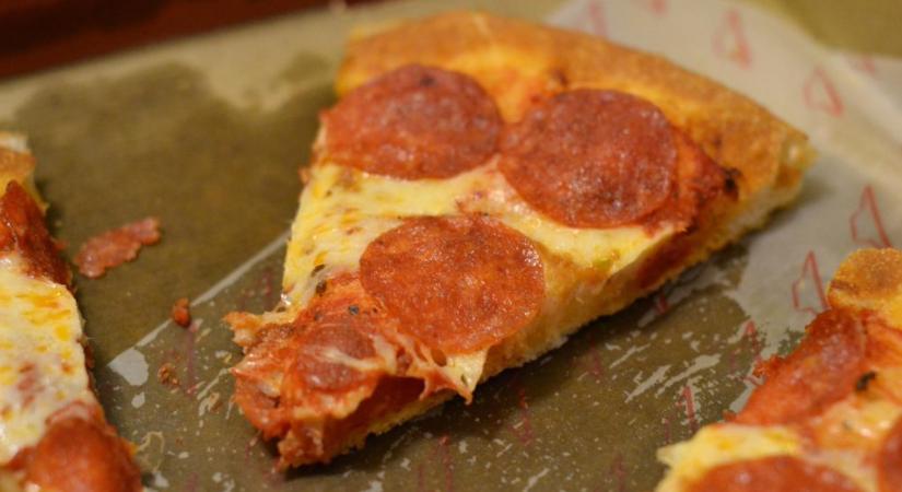 Két pizza öt tanárnak, erre futotta a pedagógusnapi jutalomból