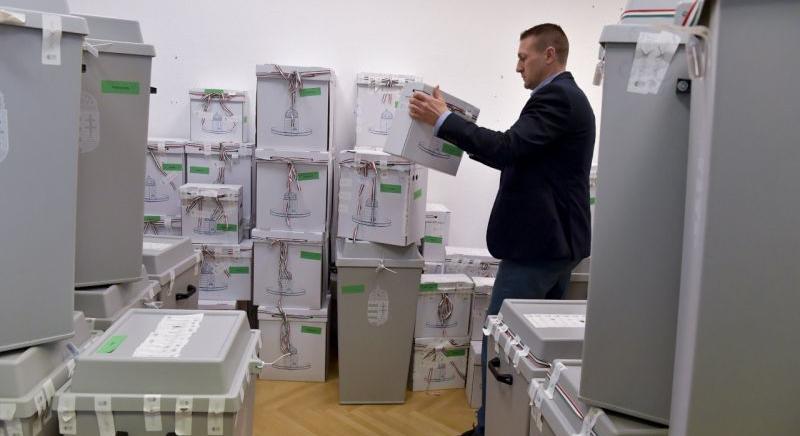 A szerb posta elárulta, ki gyűjtötte be a választásokkor nagy port kavart levélszavazatokat