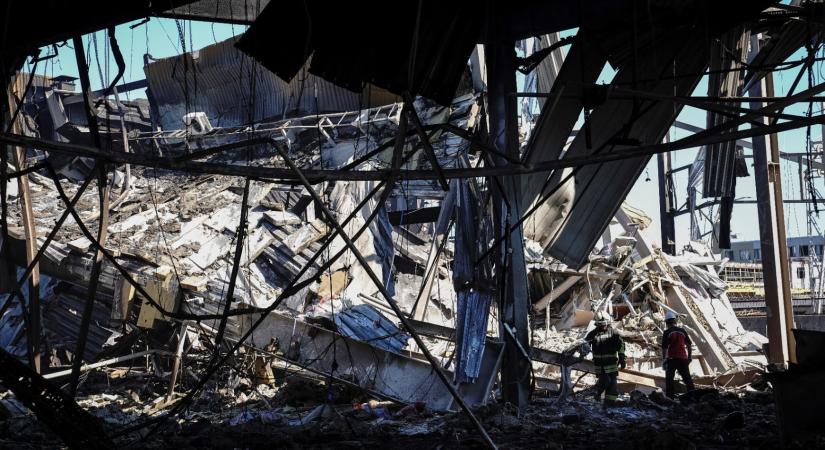 Egy bevásárlóközpontot robbantottak fel az oroszok Kremencsukban