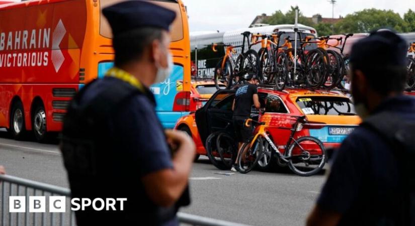 Rendőrök kutatták át a Bahrain csapatát szépen indul a Tour de France