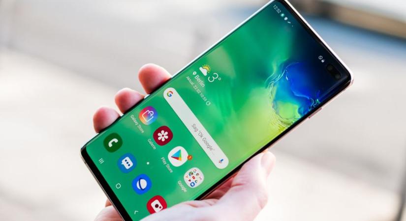 Kiderült, mikor indul a Samsung telefonok Android 13 frissítése