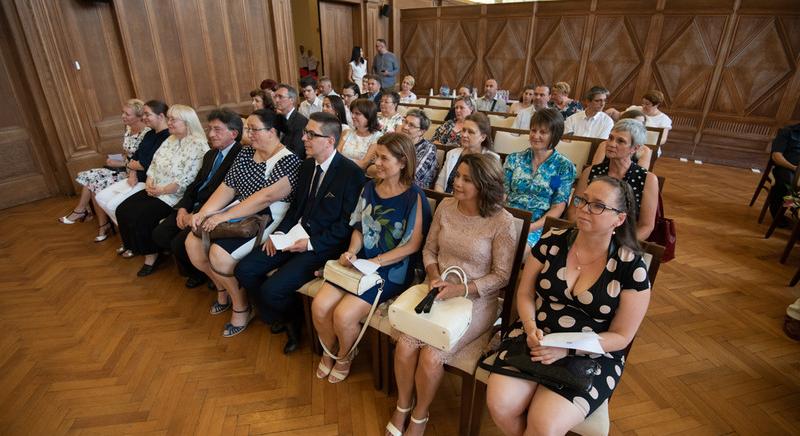 A debreceni Klinikai Központ 37 munkatársa kapott Elnöki Elismerő Oklevelet és Jutalomdíjat