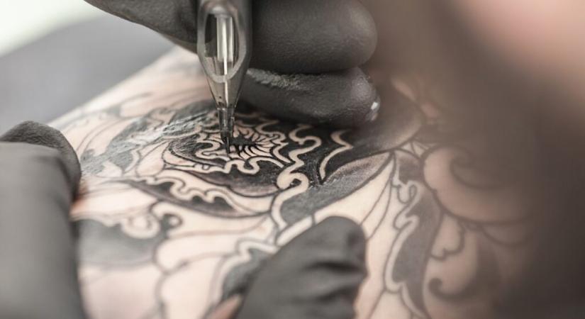 Morbid trend: eltették emlékbe halott szerettük tetoválását