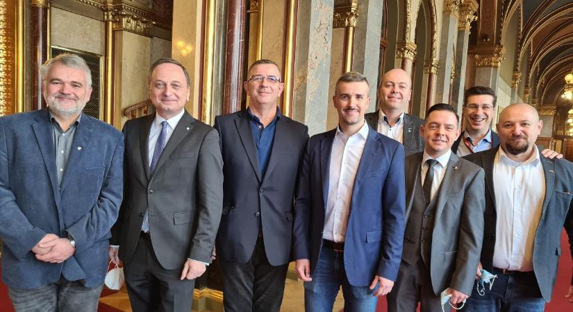 Tisztújítás a Jobbikban – Jakab nem indul, mégis nyerhet